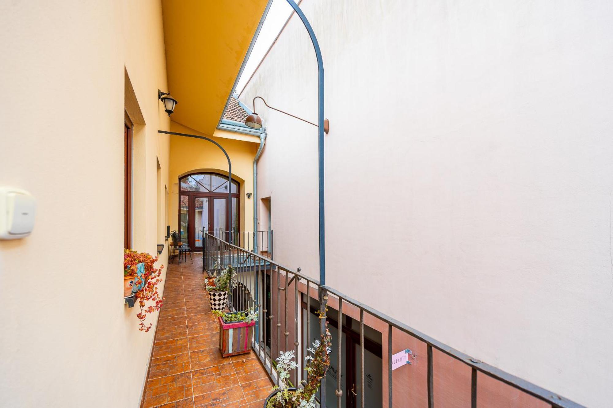 2 Room Flat Hlavna Kosice With Parking Extérieur photo